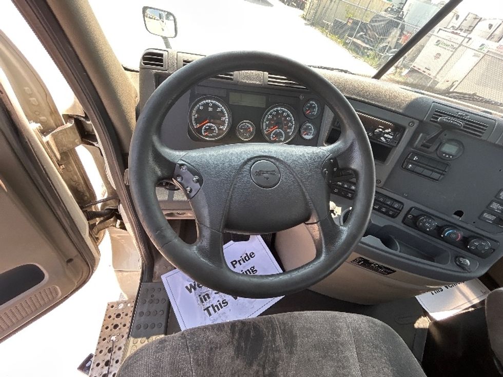 Day Cab Tractor-Heavy Duty Tractors-Freightliner-2018-Cascadia 12564ST-Sturtevant-WI-559,139\n\t\tmiles-$ 29,750 - Image 11