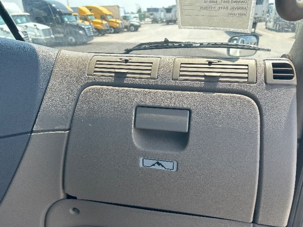 Day Cab Tractor-Heavy Duty Tractors-Freightliner-2018-Cascadia 12564ST-Sturtevant-WI-559,139\n\t\tmiles-$ 29,750 - Image 13