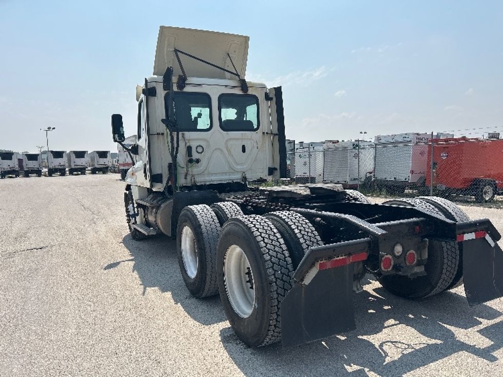 Day Cab Tractor-Heavy Duty Tractors-Freightliner-2018-Cascadia 12564ST-Sturtevant-WI-559,139\n\t\tmiles-$ 29,750 - Image 5