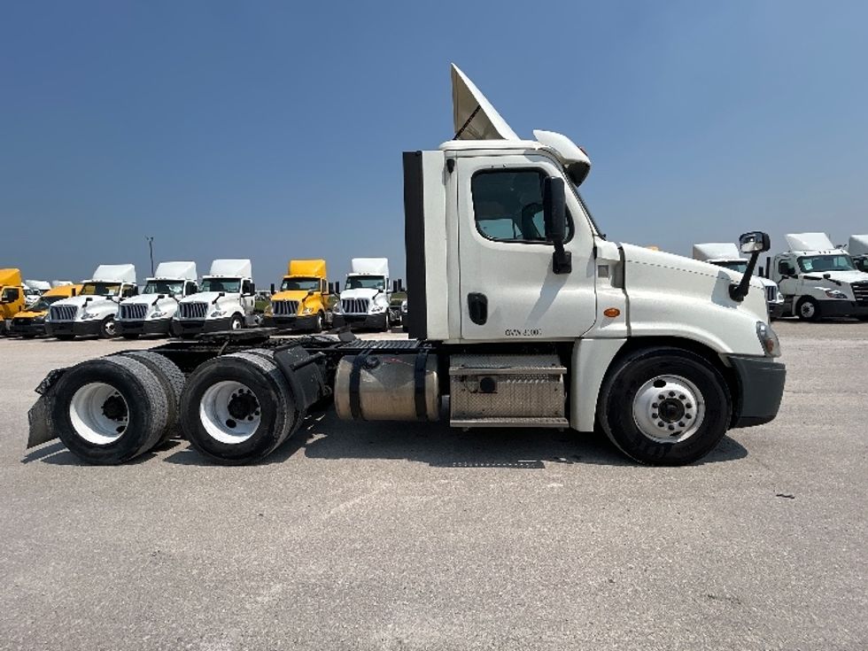 Day Cab Tractor-Heavy Duty Tractors-Freightliner-2018-Cascadia 12564ST-Sturtevant-WI-559,139\n\t\tmiles-$ 29,750 - Image 8