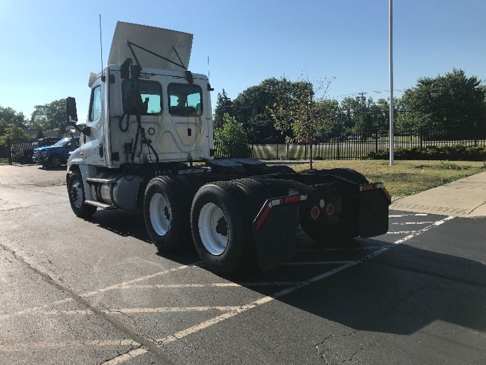 2018 Freightliner Cascadia 125" Sleeper Cab photo 3
