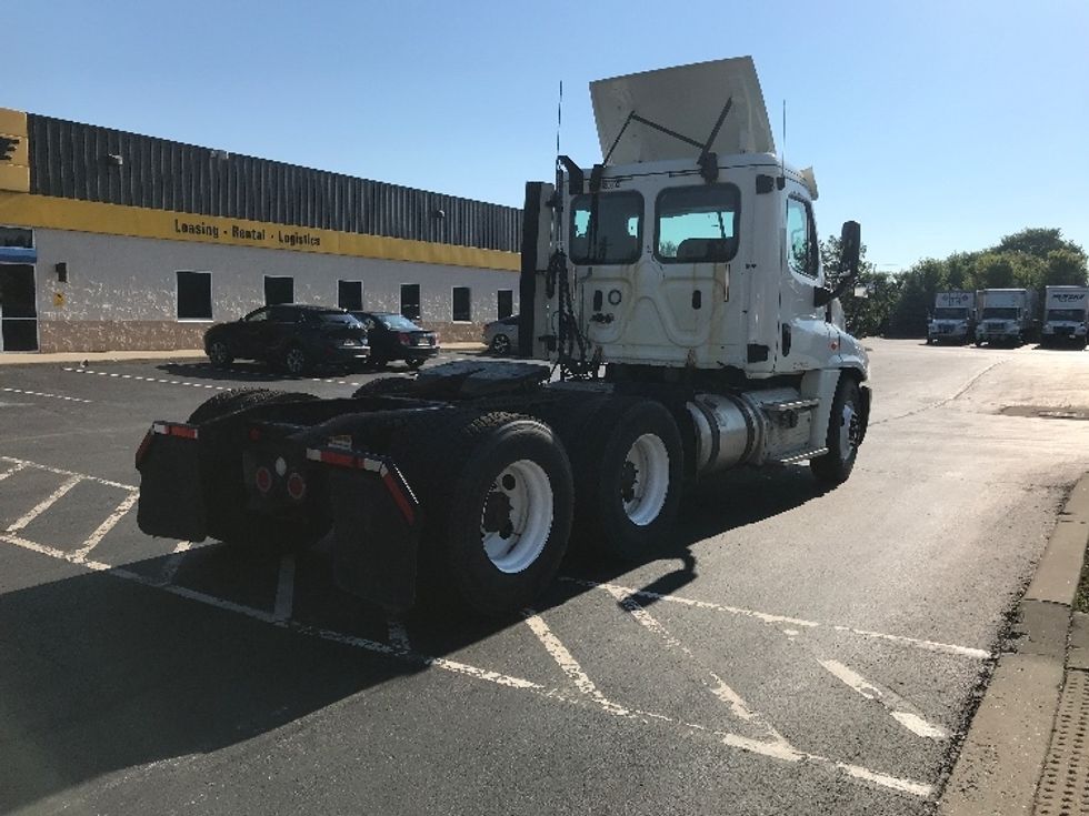 2018 Freightliner Cascadia 125" Sleeper Cab photo 4