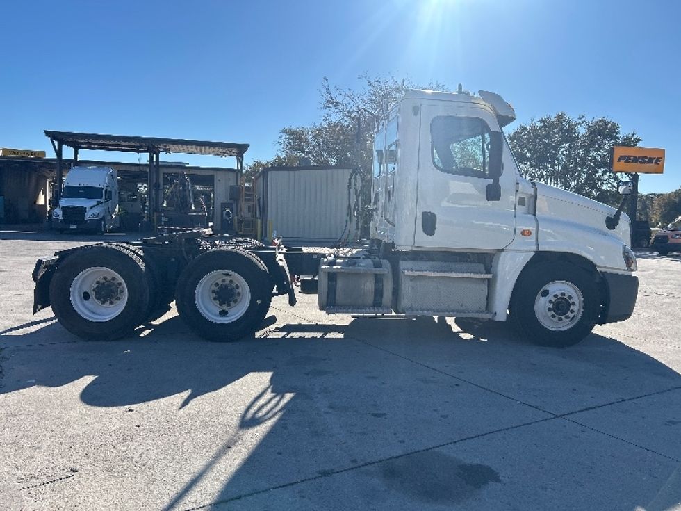 Day Cab Tractor-Heavy Duty Tractors-Freightliner-2018-Cascadia 12564ST-Tampa-FL-302,914\n\t\tmiles-$ 44,000 - Image 10