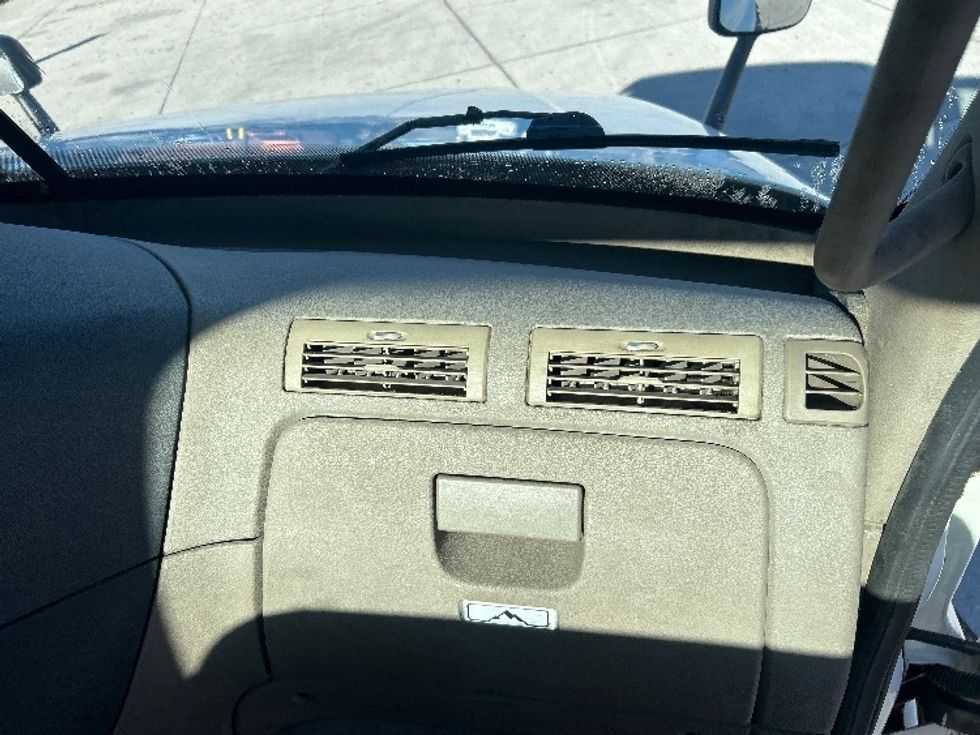 Day Cab Tractor-Heavy Duty Tractors-Freightliner-2018-Cascadia 12564ST-Tampa-FL-302,914\n\t\tmiles-$ 44,000 - Image 13