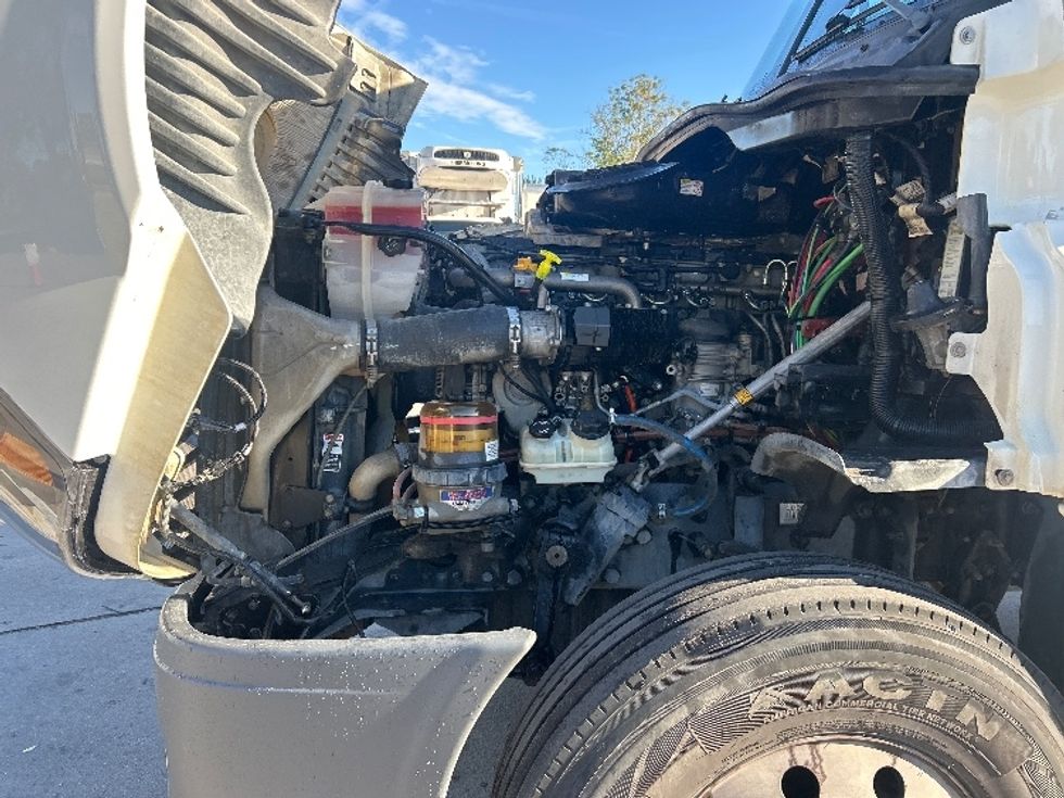 Day Cab Tractor-Heavy Duty Tractors-Freightliner-2018-Cascadia 12564ST-Tampa-FL-302,914\n\t\tmiles-$ 44,000 - Image 16