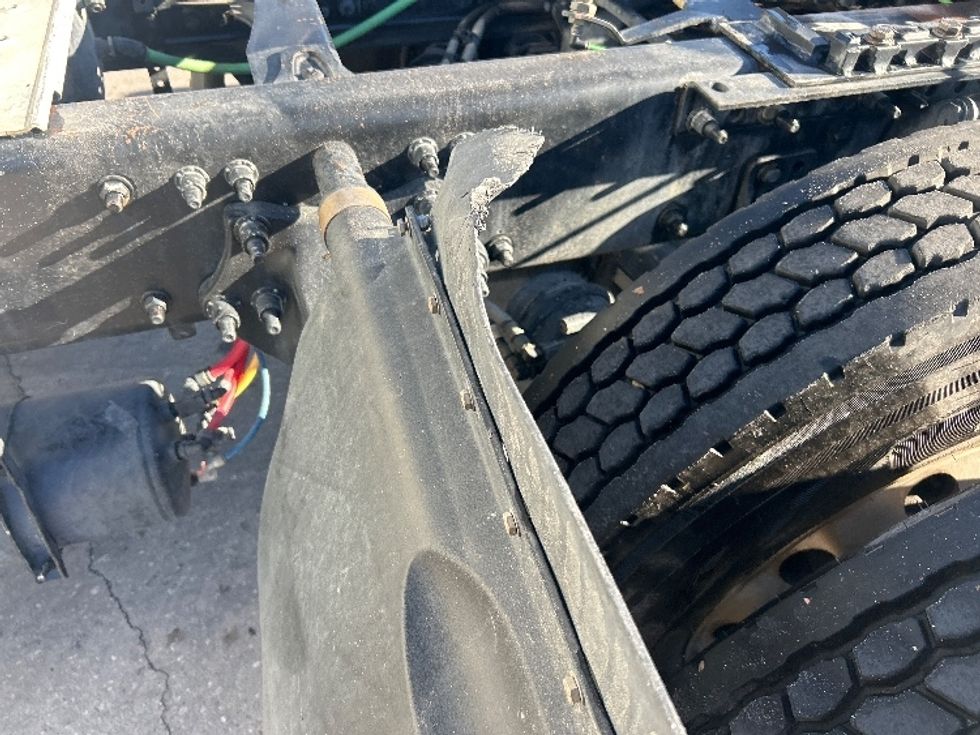 Day Cab Tractor-Heavy Duty Tractors-Freightliner-2018-Cascadia 12564ST-Tampa-FL-302,914\n\t\tmiles-$ 44,000 - Image 22