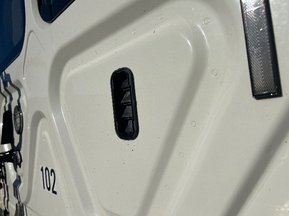 Day Cab Tractor-Heavy Duty Tractors-Freightliner-2018-Cascadia 12564ST-Tampa-FL-302,914\n\t\tmiles-$ 44,000 - Image 23