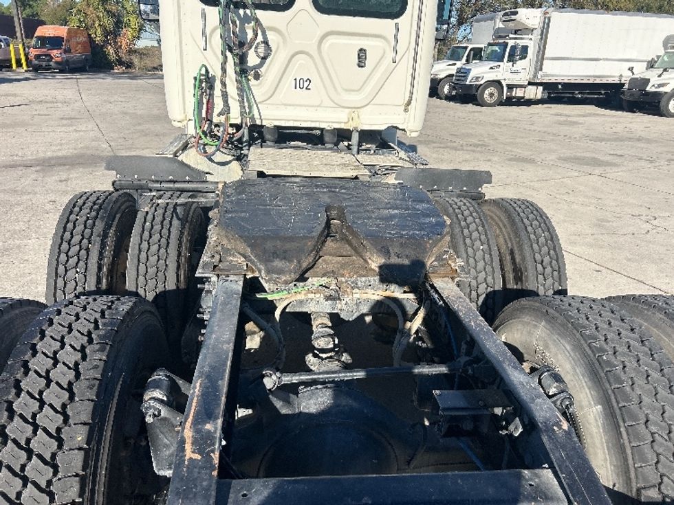 Day Cab Tractor-Heavy Duty Tractors-Freightliner-2018-Cascadia 12564ST-Tampa-FL-302,914\n\t\tmiles-$ 44,000 - Image 4