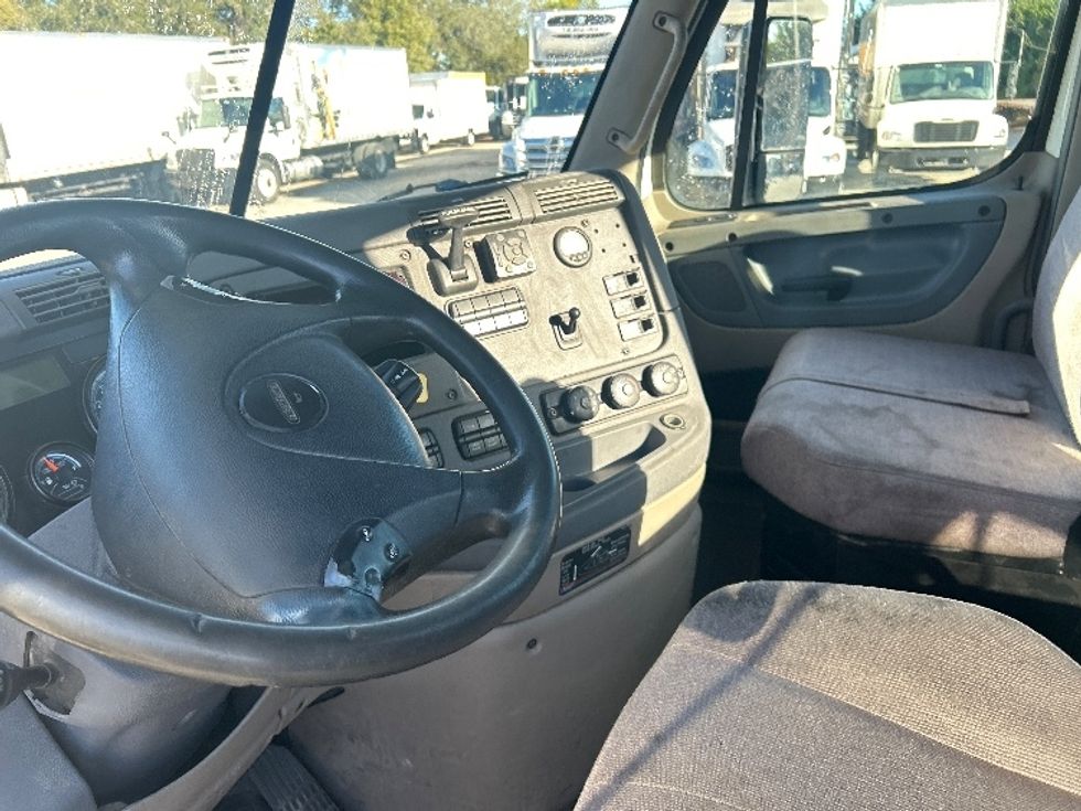 Day Cab Tractor-Heavy Duty Tractors-Freightliner-2018-Cascadia 12564ST-Tampa-FL-302,914\n\t\tmiles-$ 44,000 - Image 5