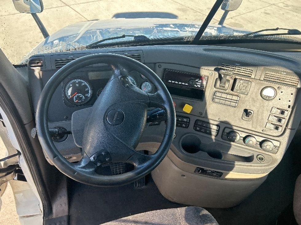 Day Cab Tractor-Heavy Duty Tractors-Freightliner-2018-Cascadia 12564ST-Tampa-FL-302,914\n\t\tmiles-$ 44,000 - Image 6