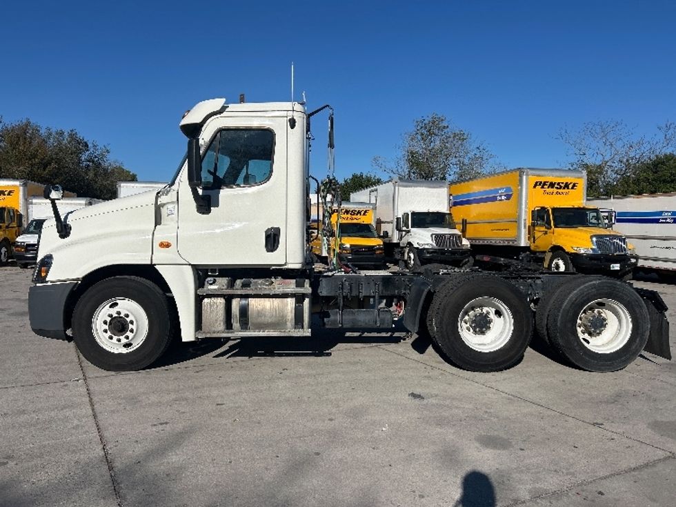 Day Cab Tractor-Heavy Duty Tractors-Freightliner-2018-Cascadia 12564ST-Tampa-FL-302,914\n\t\tmiles-$ 44,000 - Image 8