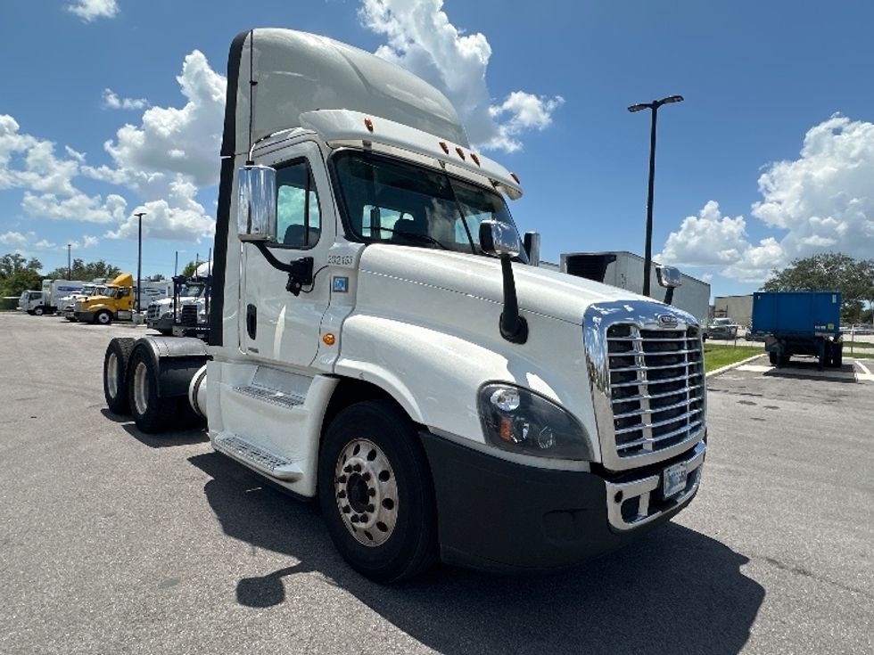 Day Cab Tractor-Heavy Duty Tractors-Freightliner-2018-Cascadia 12564ST-Tampa-FL-640,192\n\t\tmiles-$ 25,000 - Image 1