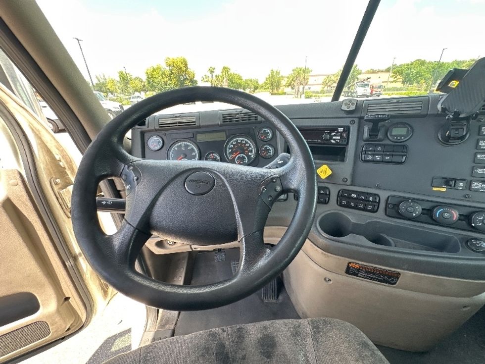 Day Cab Tractor-Heavy Duty Tractors-Freightliner-2018-Cascadia 12564ST-Tampa-FL-640,192\n\t\tmiles-$ 25,000 - Image 11