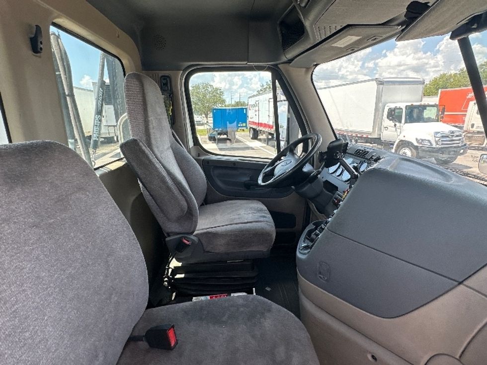 Day Cab Tractor-Heavy Duty Tractors-Freightliner-2018-Cascadia 12564ST-Tampa-FL-640,192\n\t\tmiles-$ 25,000 - Image 14