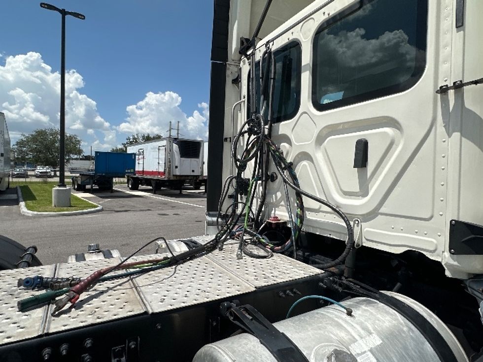 Day Cab Tractor-Heavy Duty Tractors-Freightliner-2018-Cascadia 12564ST-Tampa-FL-640,192\n\t\tmiles-$ 25,000 - Image 17