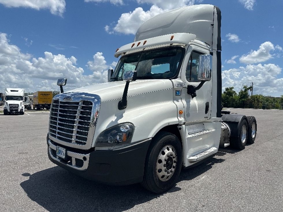 Day Cab Tractor-Heavy Duty Tractors-Freightliner-2018-Cascadia 12564ST-Tampa-FL-640,192\n\t\tmiles-$ 25,000 - Image 3