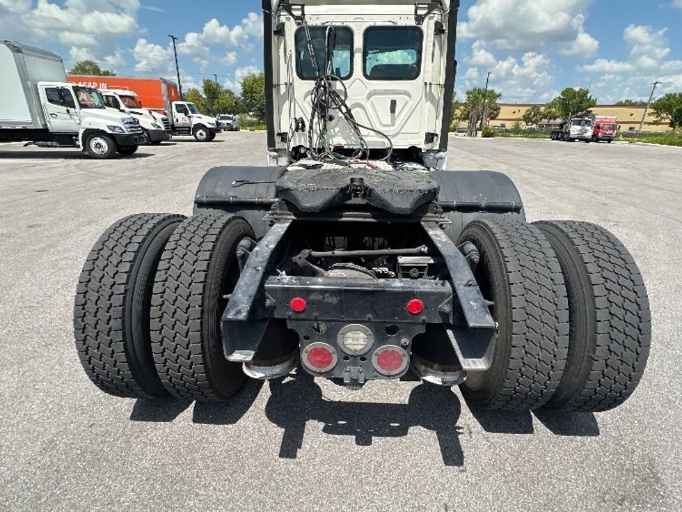 Day Cab Tractor-Heavy Duty Tractors-Freightliner-2018-Cascadia 12564ST-Tampa-FL-640,192\n\t\tmiles-$ 25,000 - Image 6