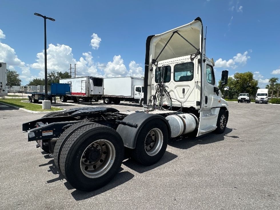 Day Cab Tractor-Heavy Duty Tractors-Freightliner-2018-Cascadia 12564ST-Tampa-FL-640,192\n\t\tmiles-$ 25,000 - Image 7