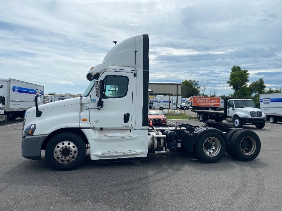 2018 Freightliner Cascadia 125" Sleeper Cab photo 4
