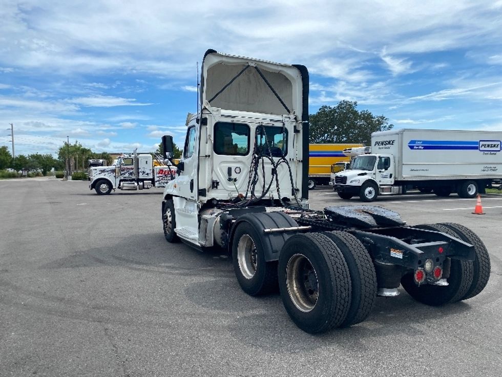 Day Cab Tractor-Heavy Duty Tractors-Freightliner-2018-Cascadia 12564ST-Tampa-FL-665,606\n\t\tmiles-$ 22,750 - Image 5