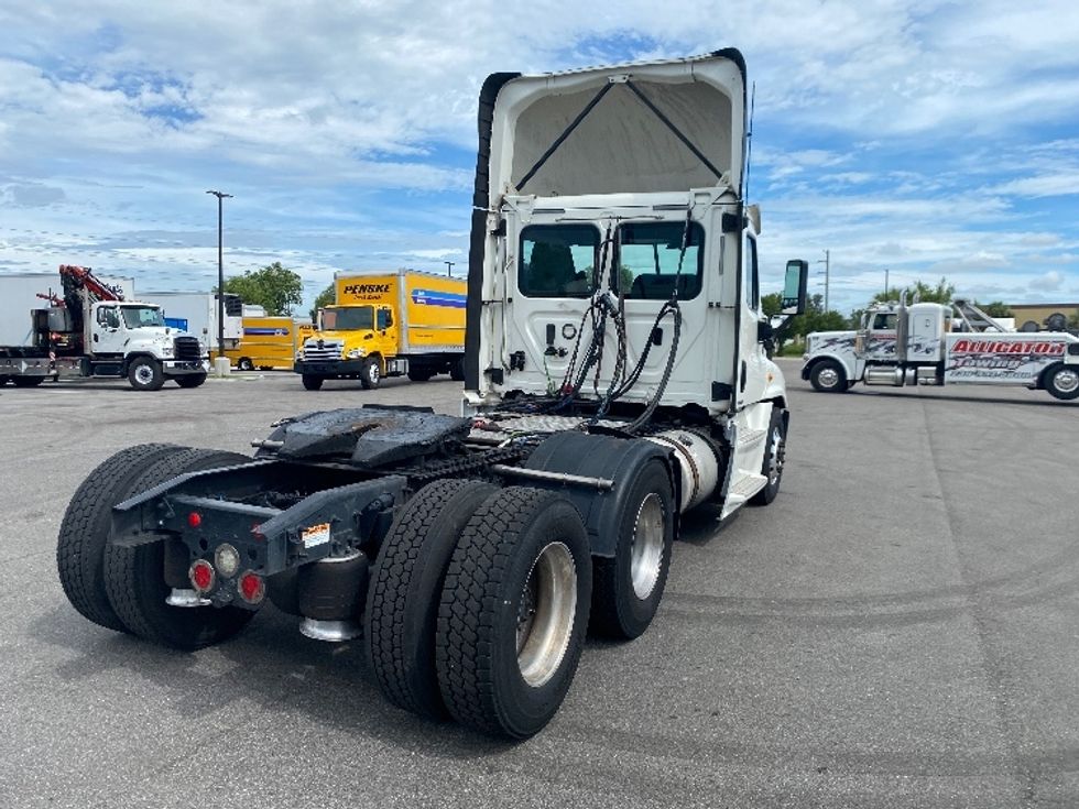 Day Cab Tractor-Heavy Duty Tractors-Freightliner-2018-Cascadia 12564ST-Tampa-FL-665,606\n\t\tmiles-$ 22,750 - Image 7