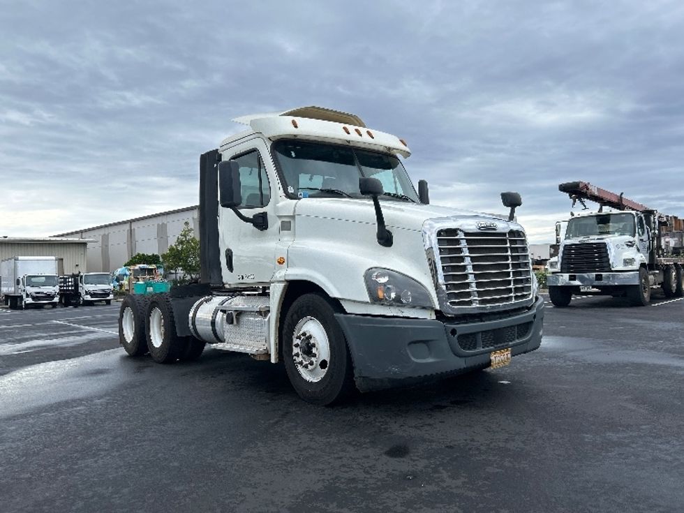 Day Cab Tractor-Heavy Duty Tractors-Freightliner-2018-Cascadia 12564ST-Torrance-CA-166,101\n\t\tmiles-$ 48,250 - Image 1