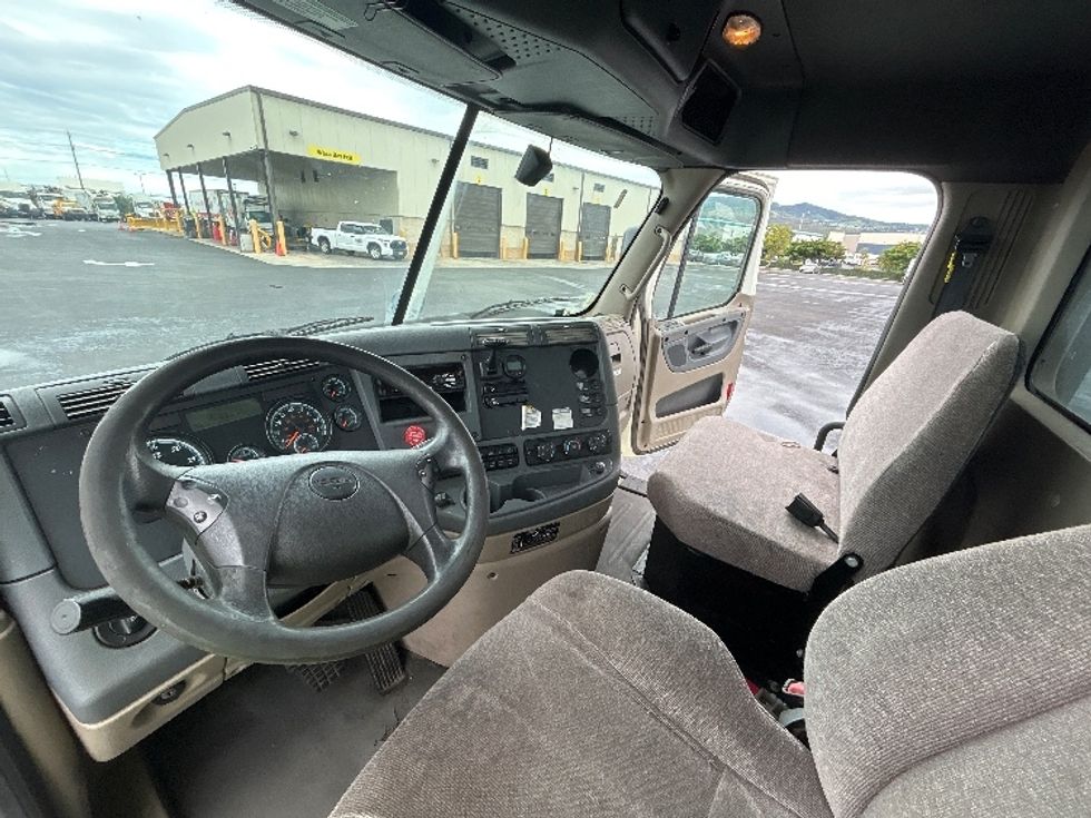 Day Cab Tractor-Heavy Duty Tractors-Freightliner-2018-Cascadia 12564ST-Torrance-CA-166,101\n\t\tmiles-$ 48,250 - Image 10