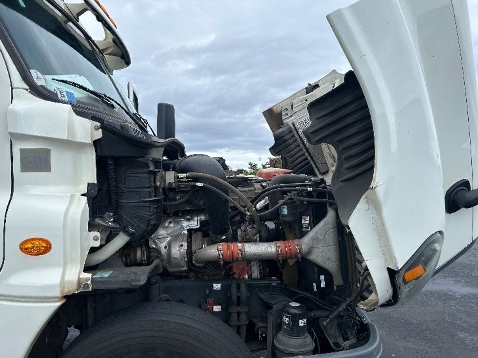 Day Cab Tractor-Heavy Duty Tractors-Freightliner-2018-Cascadia 12564ST-Torrance-CA-166,101\n\t\tmiles-$ 48,250 - Image 15