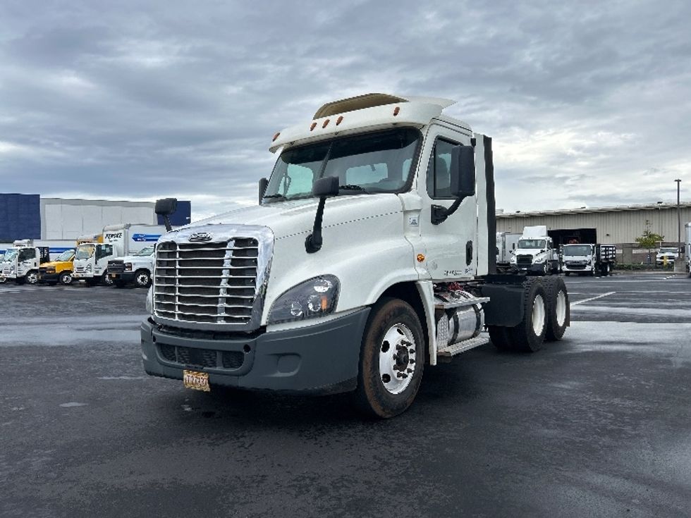 Day Cab Tractor-Heavy Duty Tractors-Freightliner-2018-Cascadia 12564ST-Torrance-CA-166,101\n\t\tmiles-$ 48,250 - Image 3