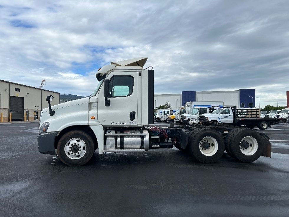 Day Cab Tractor-Heavy Duty Tractors-Freightliner-2018-Cascadia 12564ST-Torrance-CA-166,101\n\t\tmiles-$ 48,250 - Image 4