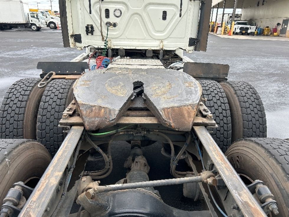 Day Cab Tractor-Heavy Duty Tractors-Freightliner-2018-Cascadia 12564ST-Torrance-CA-166,101\n\t\tmiles-$ 48,250 - Image 6