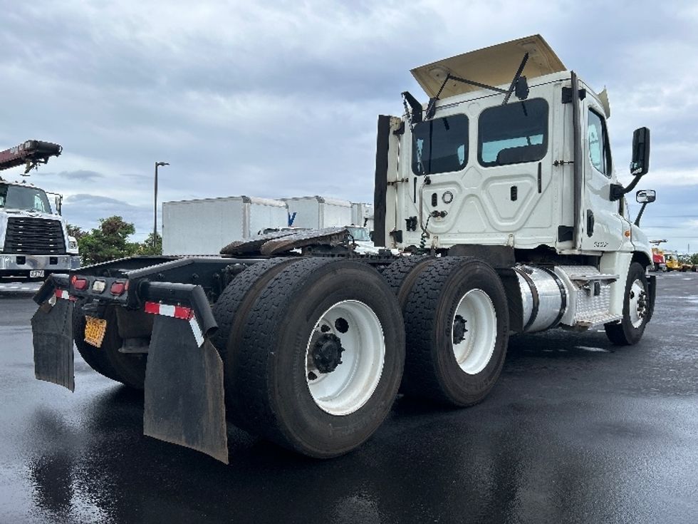 Day Cab Tractor-Heavy Duty Tractors-Freightliner-2018-Cascadia 12564ST-Torrance-CA-166,101\n\t\tmiles-$ 48,250 - Image 7