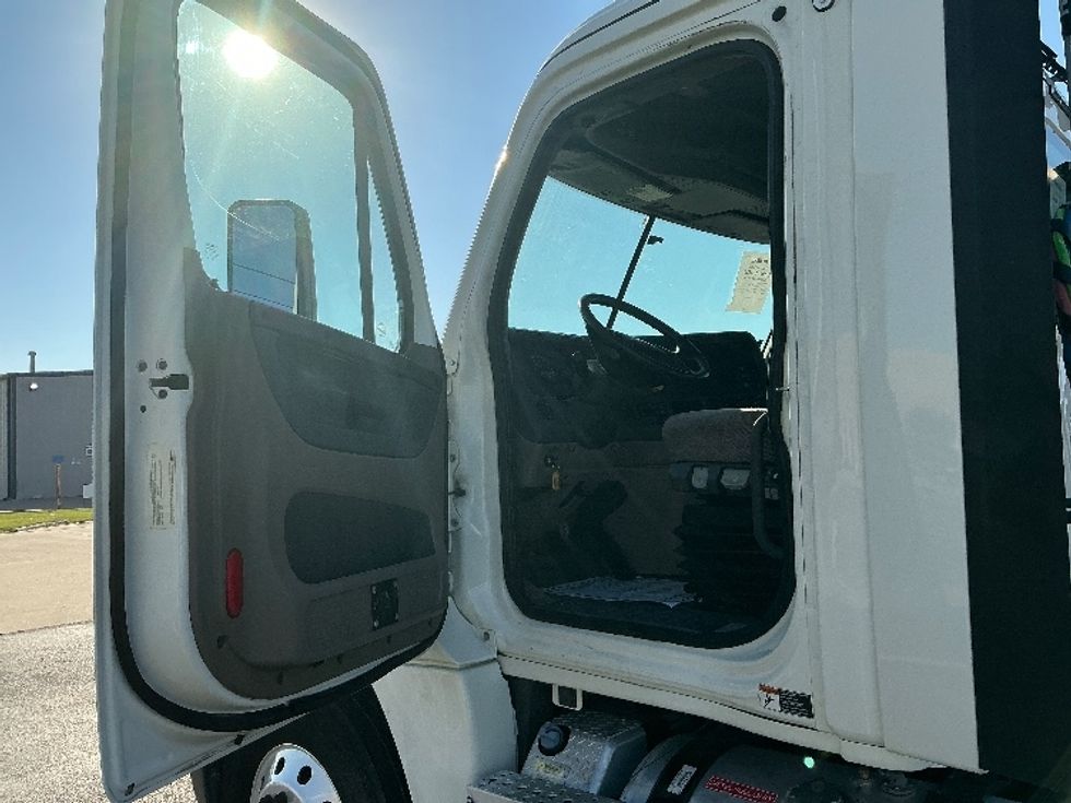 Day Cab Tractor-Heavy Duty Tractors-Freightliner-2018-Cascadia 12564ST-Tulsa-OK-287,768\n\t\tmiles-$ 46,500 - Image 8