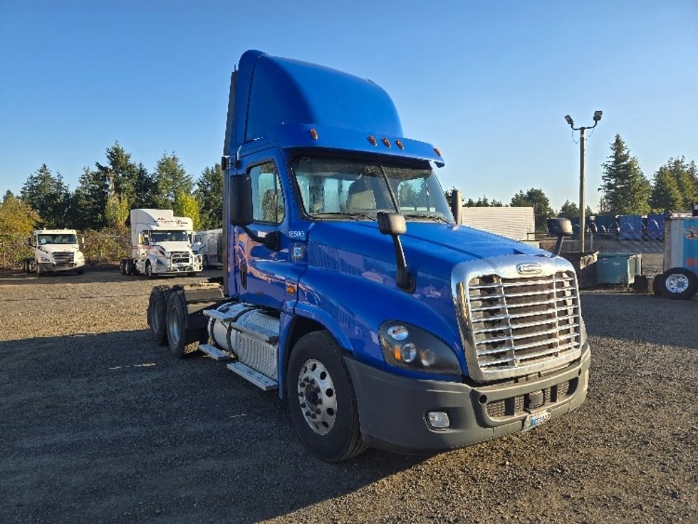 Day Cab Tractor-Heavy Duty Tractors-Freightliner-2018-Cascadia 12564ST-Tumwater-WA-361,564\n\t\tmiles-$ 42,000 - Image 1