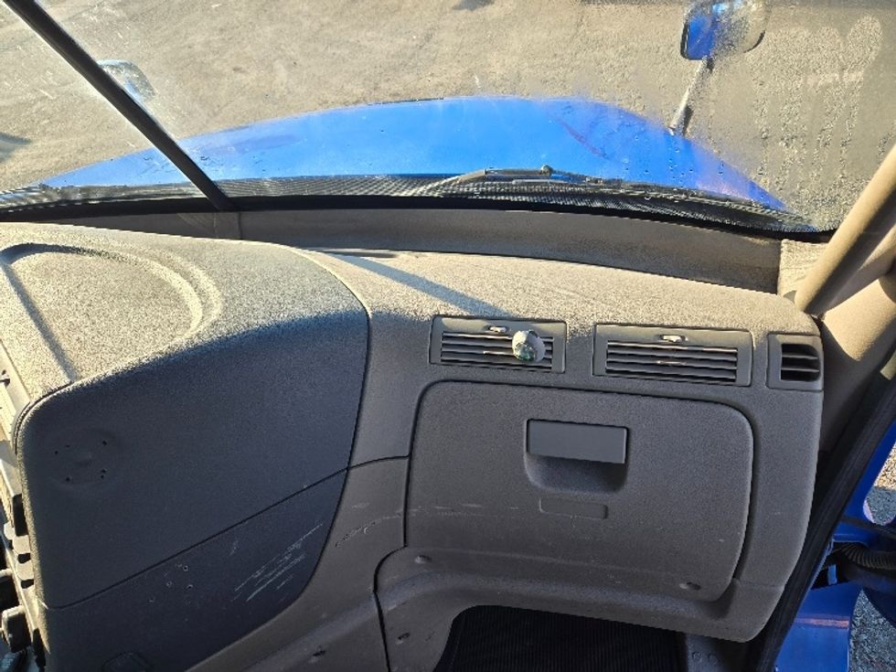 Day Cab Tractor-Heavy Duty Tractors-Freightliner-2018-Cascadia 12564ST-Tumwater-WA-361,564\n\t\tmiles-$ 42,000 - Image 12