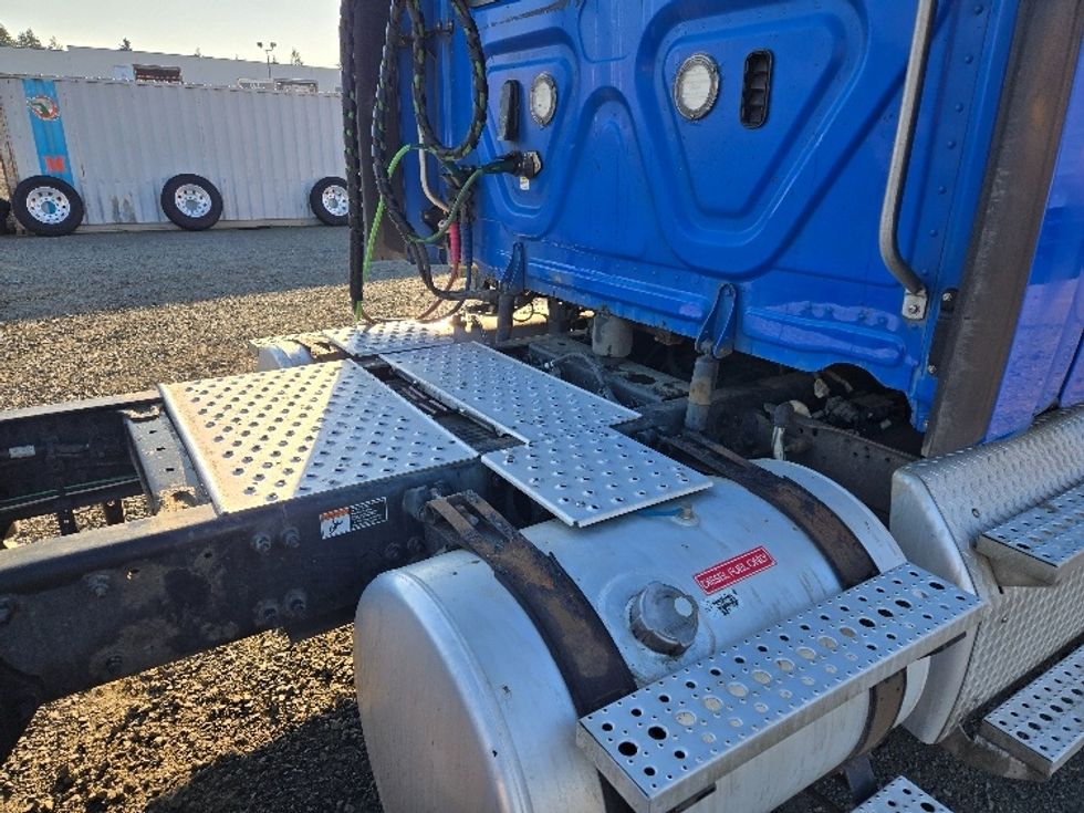 Day Cab Tractor-Heavy Duty Tractors-Freightliner-2018-Cascadia 12564ST-Tumwater-WA-361,564\n\t\tmiles-$ 42,000 - Image 16