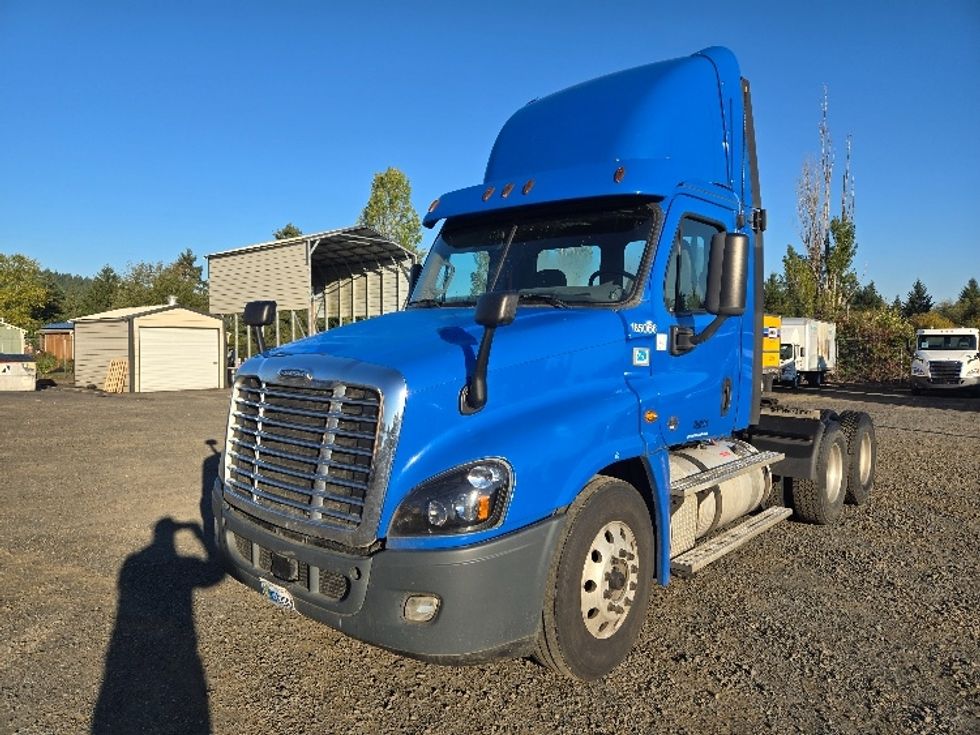 Day Cab Tractor-Heavy Duty Tractors-Freightliner-2018-Cascadia 12564ST-Tumwater-WA-361,564\n\t\tmiles-$ 42,000 - Image 3
