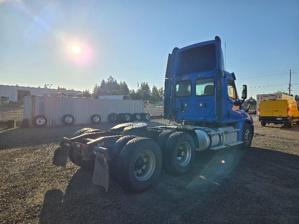 Day Cab Tractor-Heavy Duty Tractors-Freightliner-2018-Cascadia 12564ST-Tumwater-WA-361,564\n\t\tmiles-$ 42,000 - Image 7