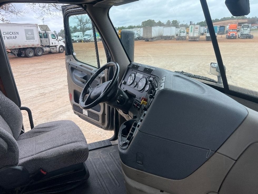 Day Cab Tractor-Heavy Duty Tractors-Freightliner-2018-Cascadia 12564ST-Tyler-TX-563,235\n\t\tmiles-$ 34,000 - Image 14