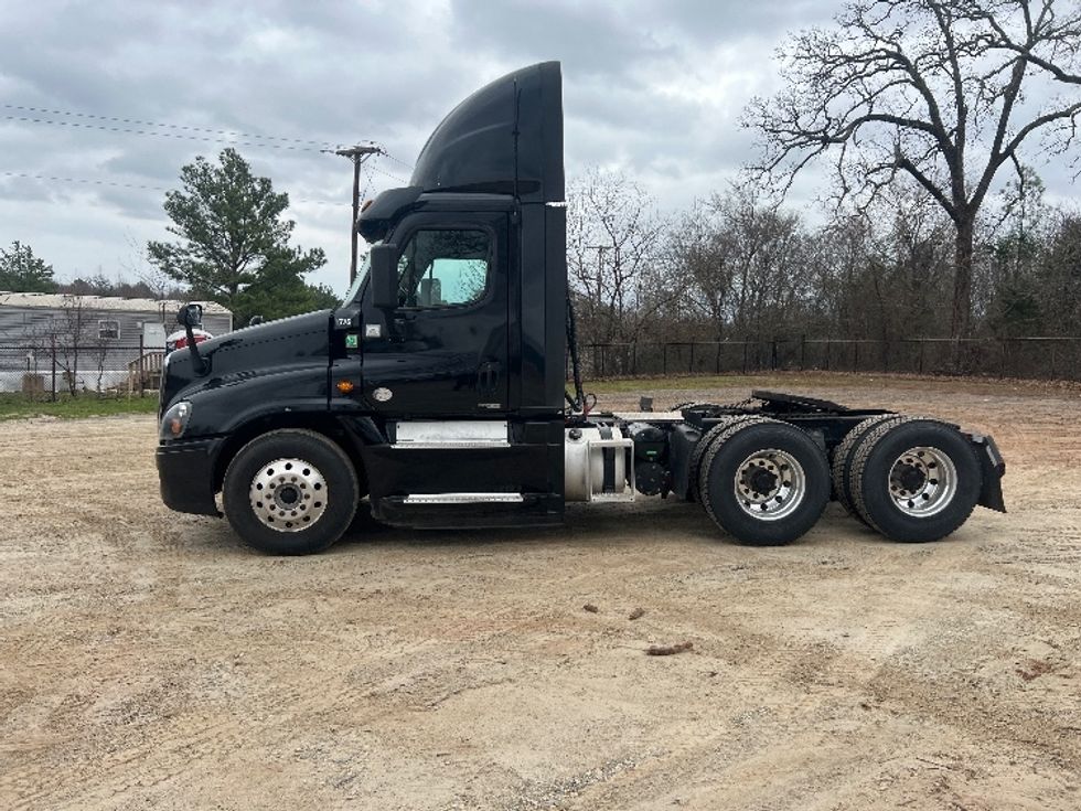 Day Cab Tractor-Heavy Duty Tractors-Freightliner-2018-Cascadia 12564ST-Tyler-TX-563,235\n\t\tmiles-$ 34,000 - Image 4