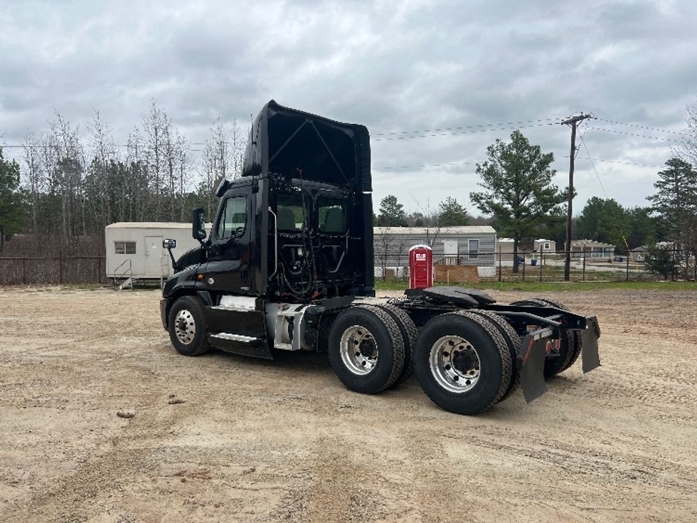 Day Cab Tractor-Heavy Duty Tractors-Freightliner-2018-Cascadia 12564ST-Tyler-TX-563,235\n\t\tmiles-$ 34,000 - Image 5