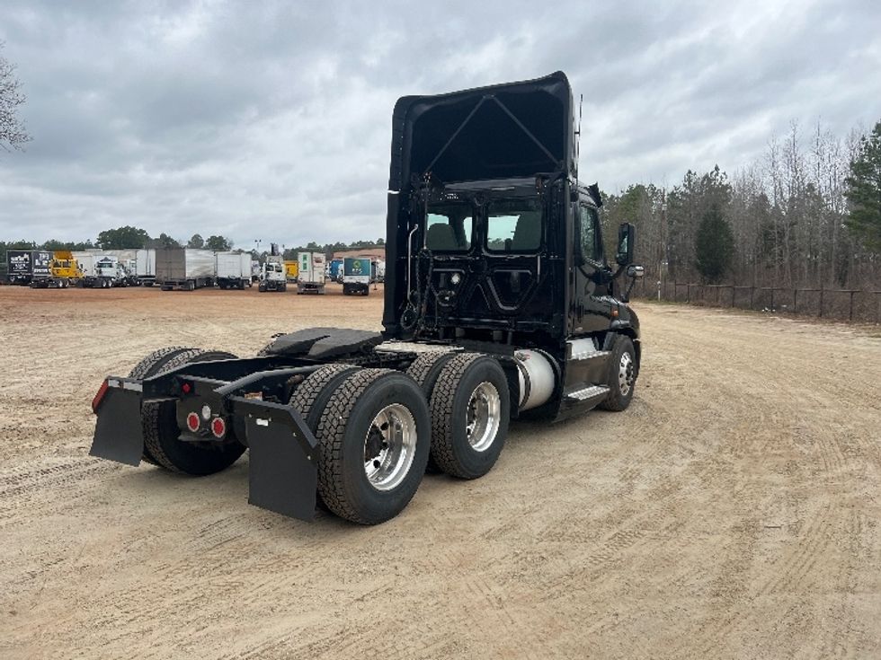 Day Cab Tractor-Heavy Duty Tractors-Freightliner-2018-Cascadia 12564ST-Tyler-TX-563,235\n\t\tmiles-$ 34,000 - Image 7