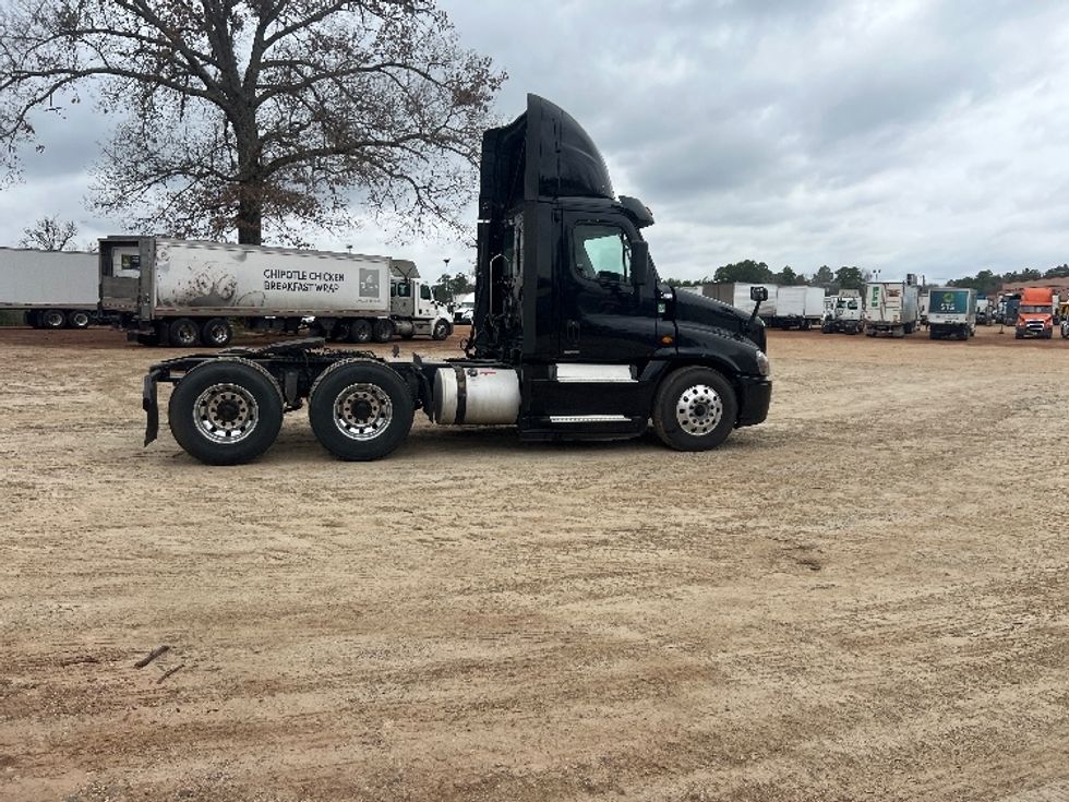 Day Cab Tractor-Heavy Duty Tractors-Freightliner-2018-Cascadia 12564ST-Tyler-TX-563,235\n\t\tmiles-$ 34,000 - Image 8