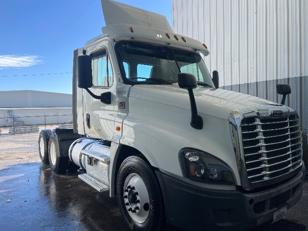 Day Cab Tractor-Heavy Duty Tractors-Freightliner-2018-Cascadia 12564ST-Valdosta-GA-258,377\n\t\tmiles-$ 48,000 - Image 1