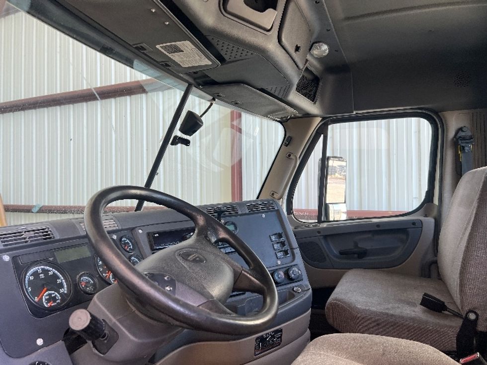 Day Cab Tractor-Heavy Duty Tractors-Freightliner-2018-Cascadia 12564ST-Valdosta-GA-258,377\n\t\tmiles-$ 48,000 - Image 10