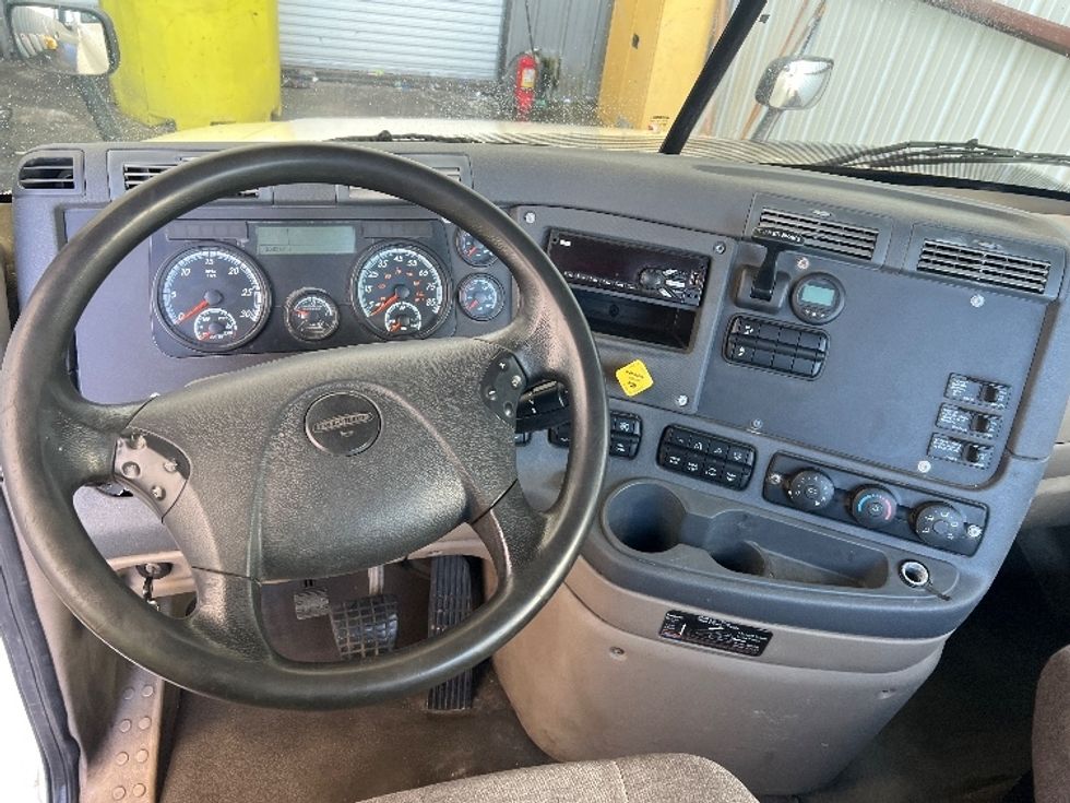 Day Cab Tractor-Heavy Duty Tractors-Freightliner-2018-Cascadia 12564ST-Valdosta-GA-258,377\n\t\tmiles-$ 48,000 - Image 11