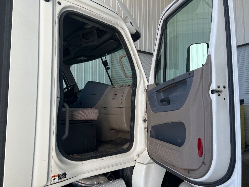 Day Cab Tractor-Heavy Duty Tractors-Freightliner-2018-Cascadia 12564ST-Valdosta-GA-258,377\n\t\tmiles-$ 48,000 - Image 12