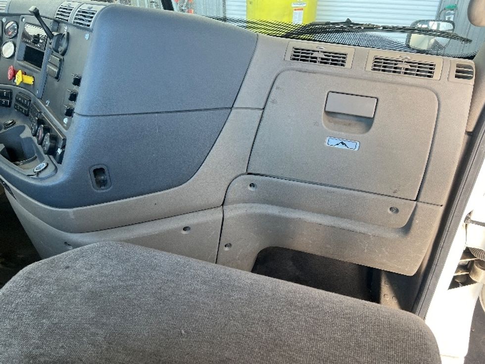 Day Cab Tractor-Heavy Duty Tractors-Freightliner-2018-Cascadia 12564ST-Valdosta-GA-258,377\n\t\tmiles-$ 48,000 - Image 13