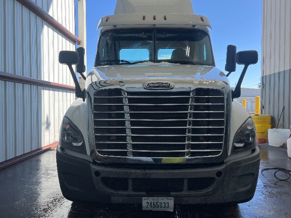 Day Cab Tractor-Heavy Duty Tractors-Freightliner-2018-Cascadia 12564ST-Valdosta-GA-258,377\n\t\tmiles-$ 48,000 - Image 2