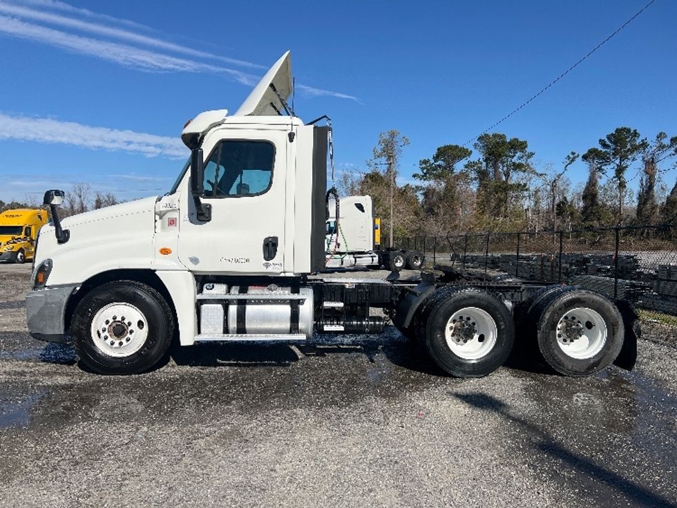 Day Cab Tractor-Heavy Duty Tractors-Freightliner-2018-Cascadia 12564ST-Valdosta-GA-258,377\n\t\tmiles-$ 48,000 - Image 4